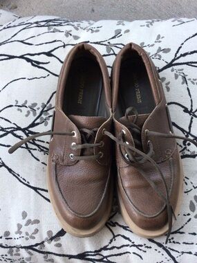 Men's Brown Leather Boat Shoes with Lace-Up Comfort